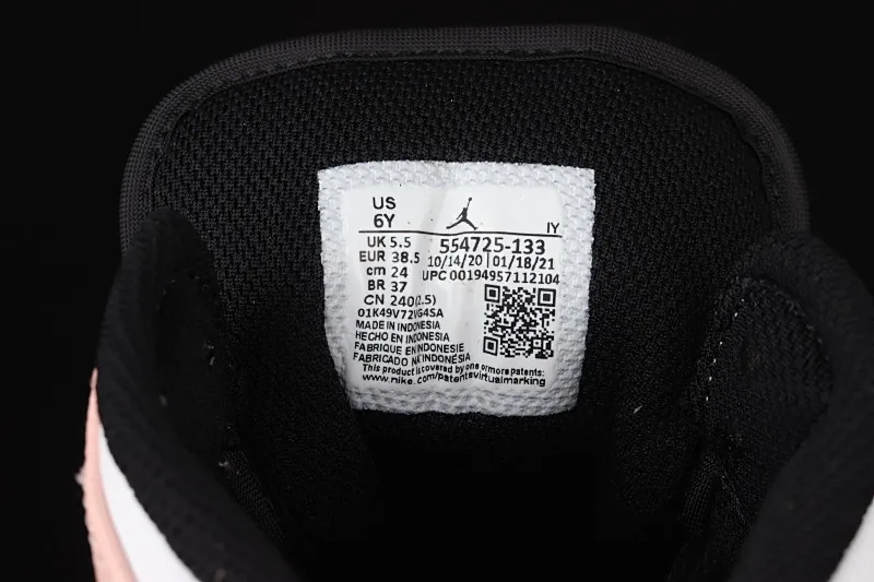 All categories Air Jordan Jordan series basketball shoes Air Jordan 1 Mid G version pure original Air Jordan 1 Mid AJ1 Joe 1 black and white powder Zhongbang basketball shoes 554725-133